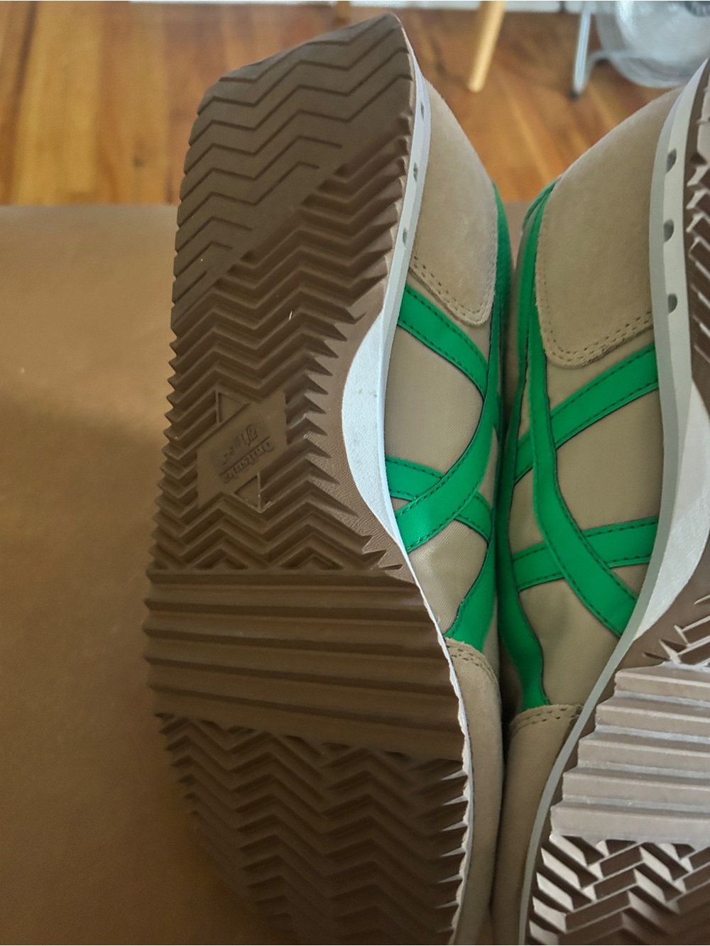 Onitsuka Tiger by Asics Beige Sneakers with Green Stripes - Men Size 11 - Picture 5 of 8